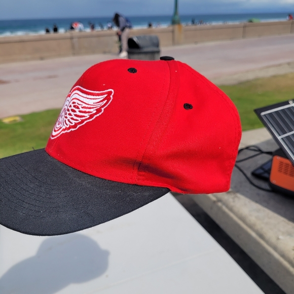 Logo 7 ~ Detroit Redwings Snapback (90's) - Picture 5 of 5